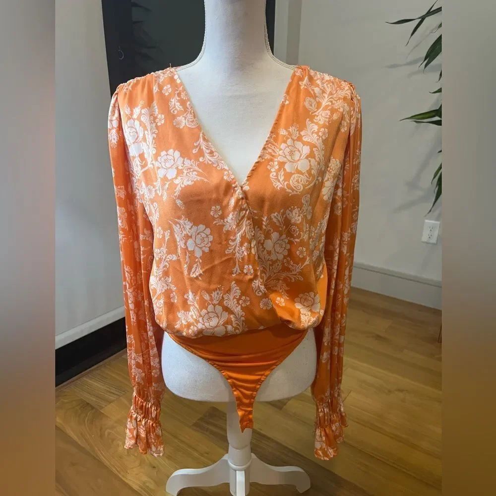 Anthropolgie En Elly Floral Orange and white bodysuit size M